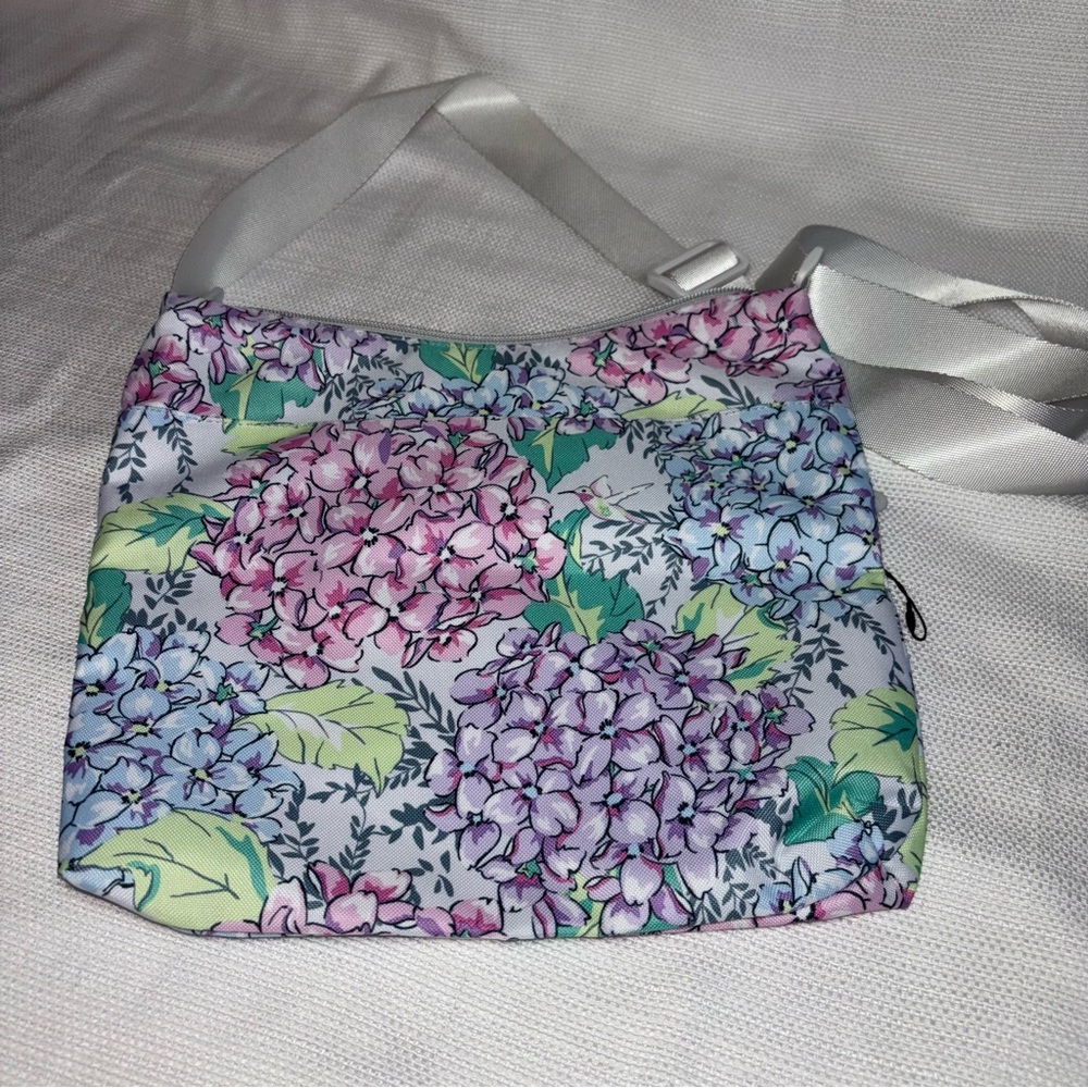 Vera Bradley RARE Hydrangeas Water Repellent ECO Crossbody Hipster Bag Archived - Picture 7 of 13